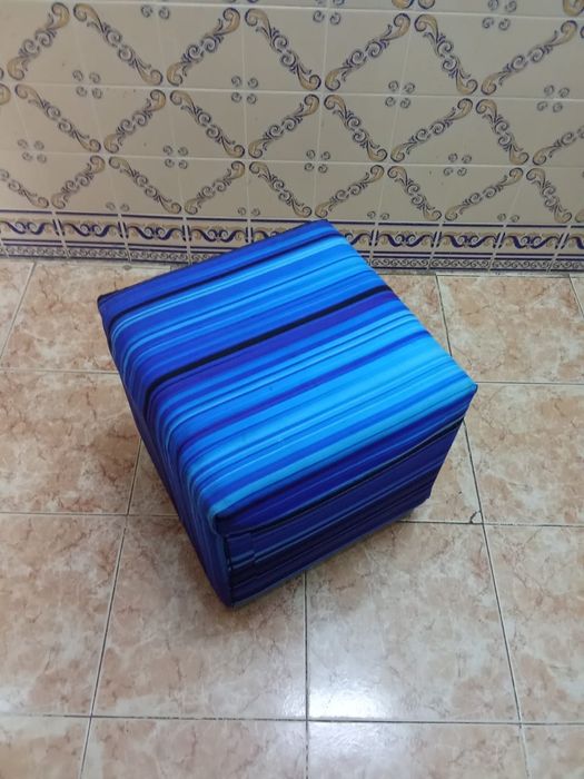 Puff e cesto de arrumos para coisas diversas