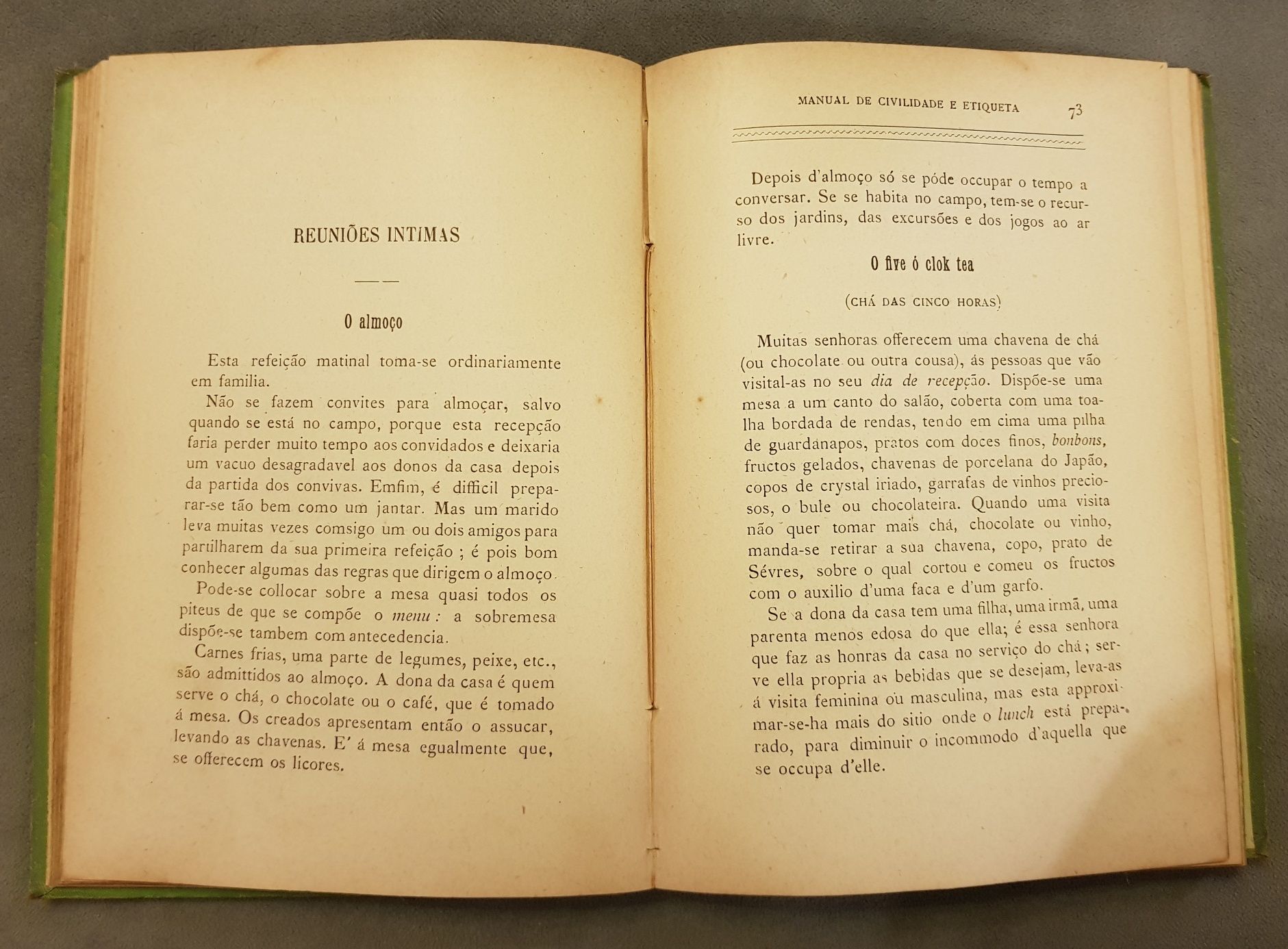 Livro antigo "Manual de civilidade e etiqueta" (1903)