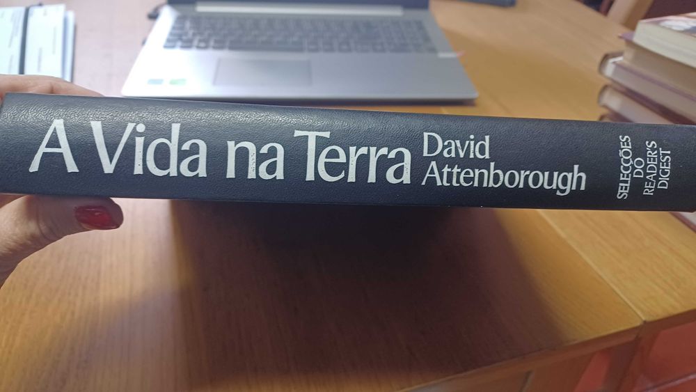 Livro A Vida na Terra de David Attenborough