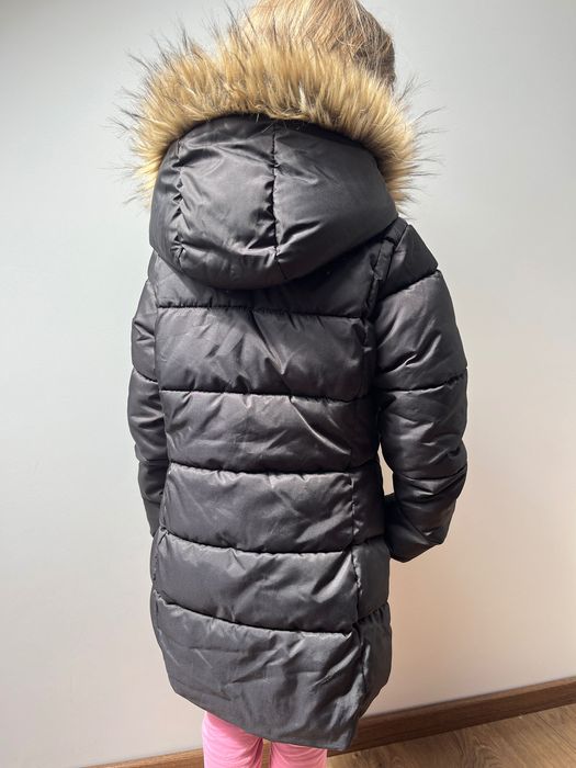 Kurtka zimowa H&M 128-134 parka czarna z futerkiem pikowana długa zara