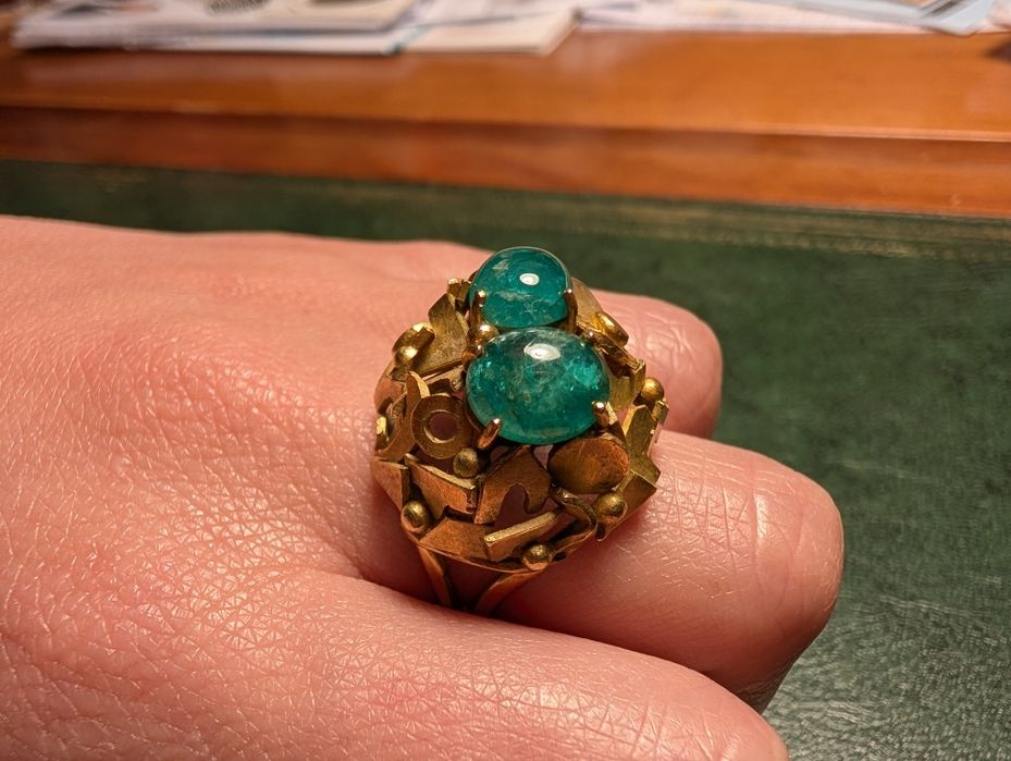 Anel em ouro e esmeraldas de familia