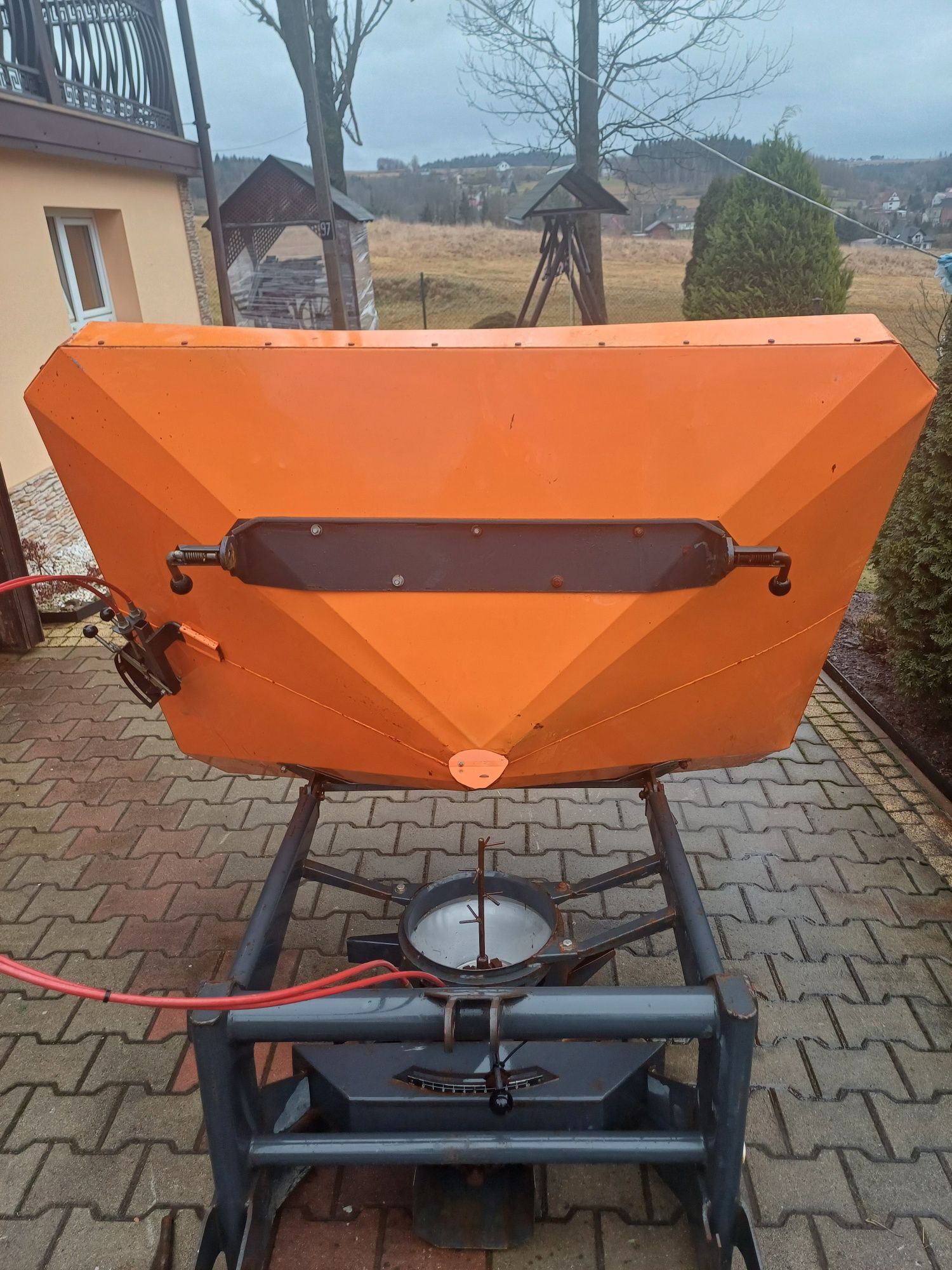 Rozsiewacz nawozów 700 l