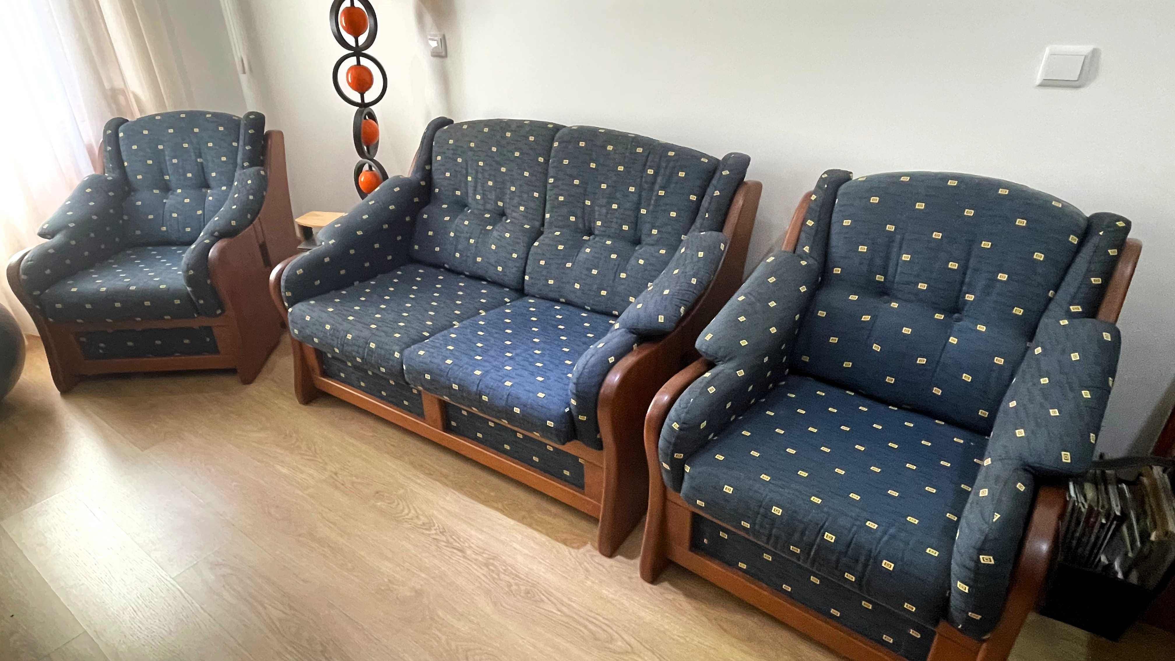 Conjunto de Sofá-Cama + 2 Cadeirões — Excelente Estado