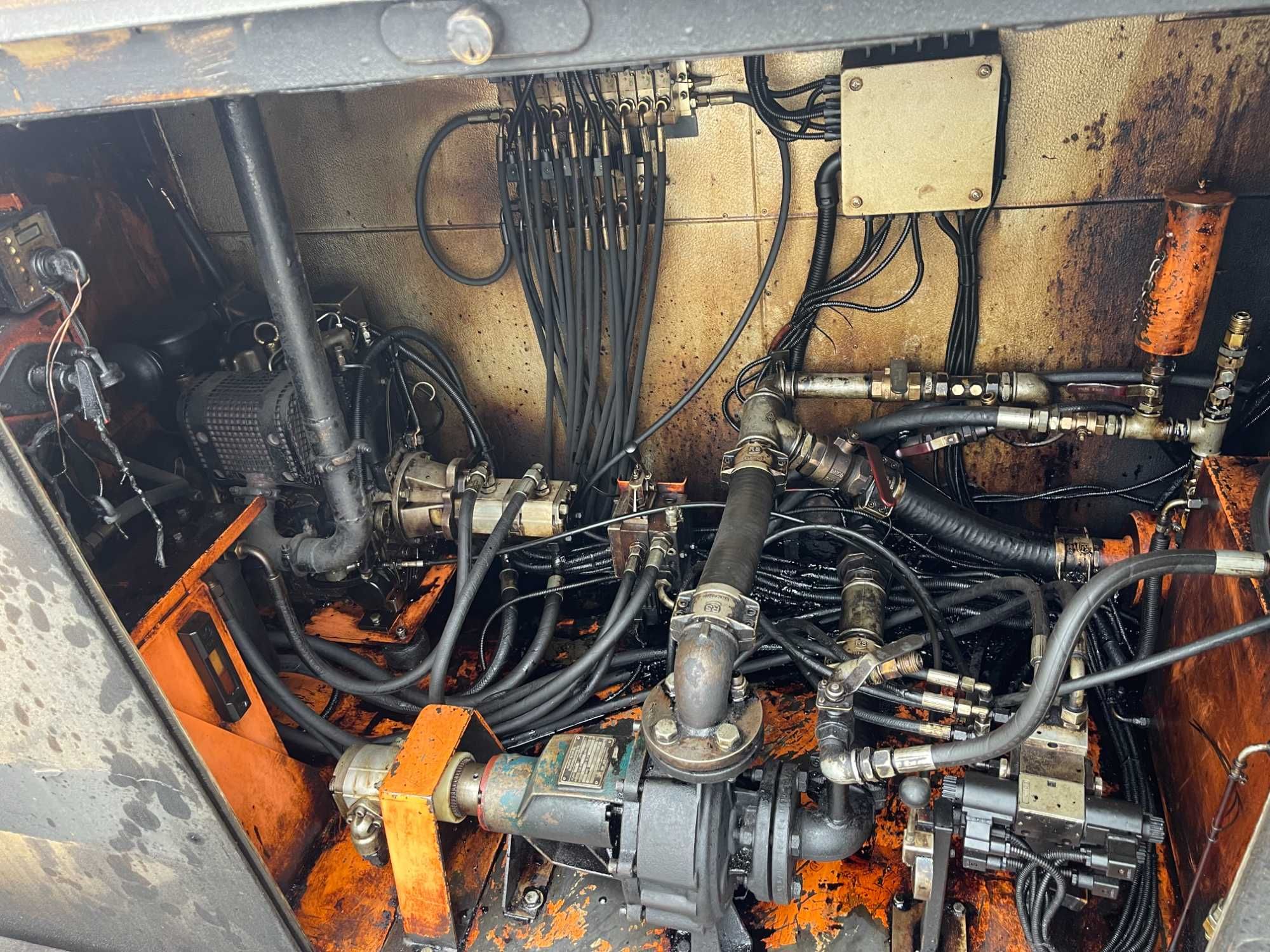 SCANIA P230 Skrapiarka emulsji Strassmayr TS 6000