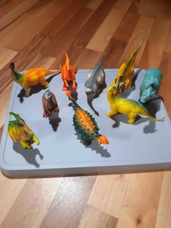 Figurki zwierząt dinozaury kolekcja