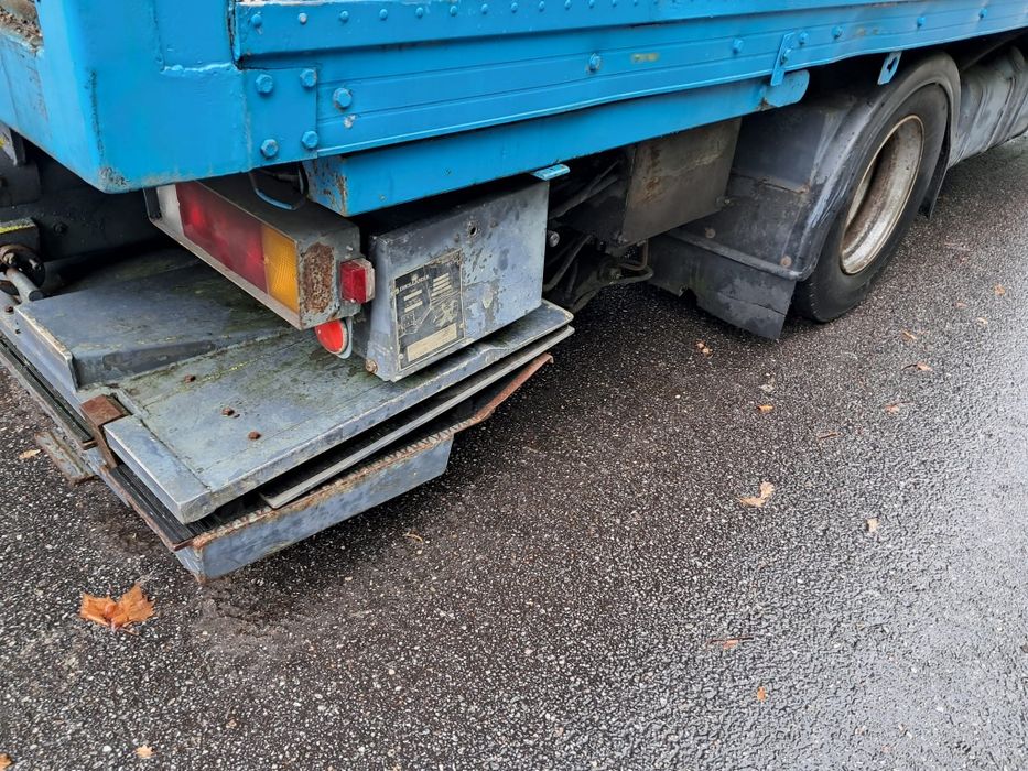 Vendo camião de transporte de cavalos