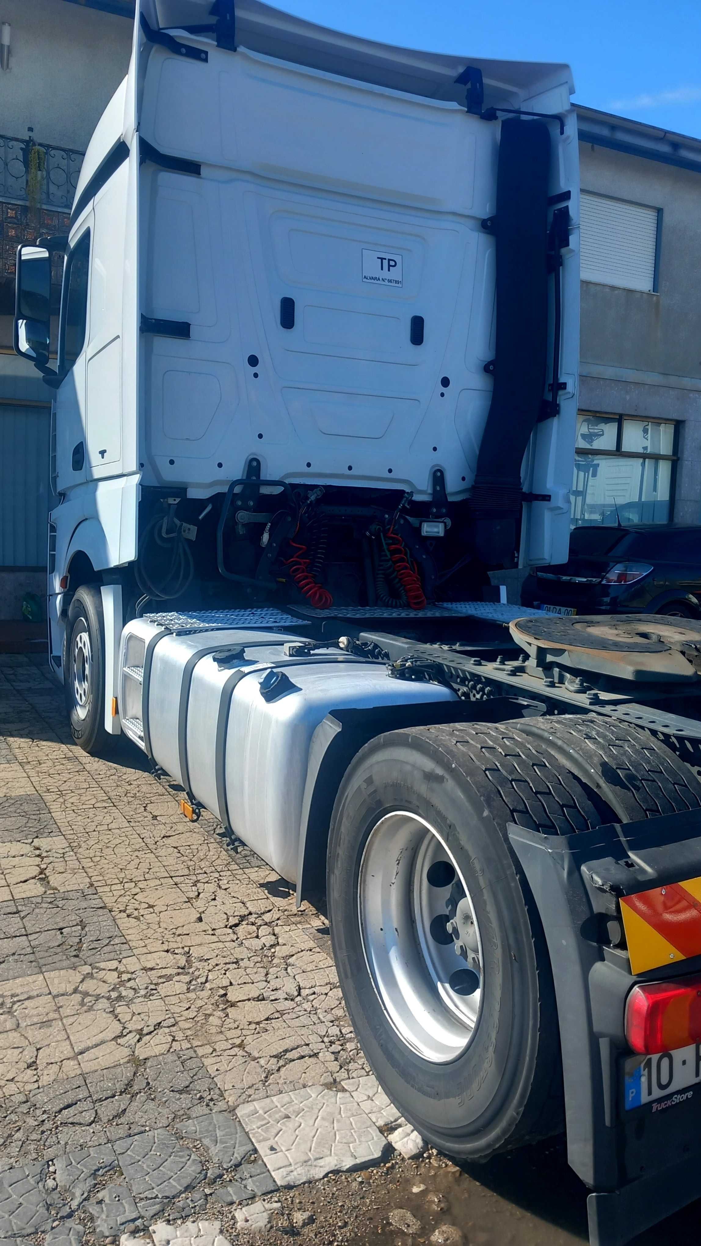 mercedes actros tractor
