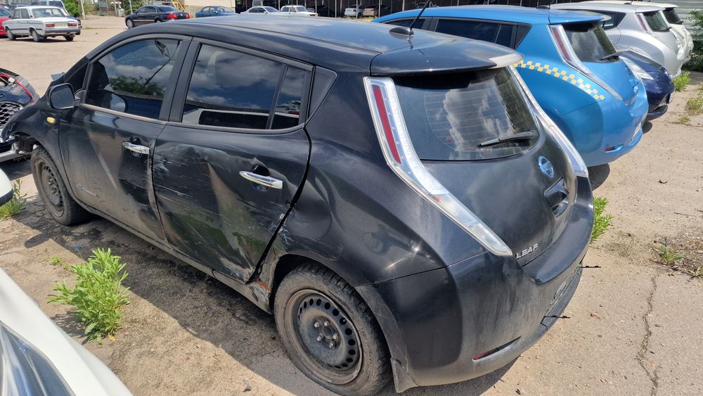 Продам Nissan Leaf 2015 Черный