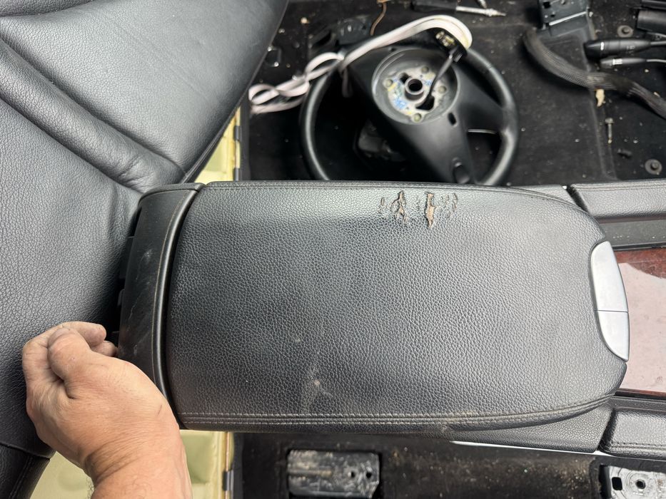 Подлокотник  оригенал Мерседес мл 164