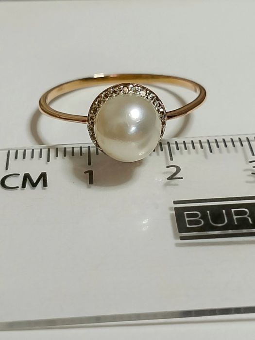 Золотое кольцо с жемчугом и фианитами 585 пробы. Размер- 20.