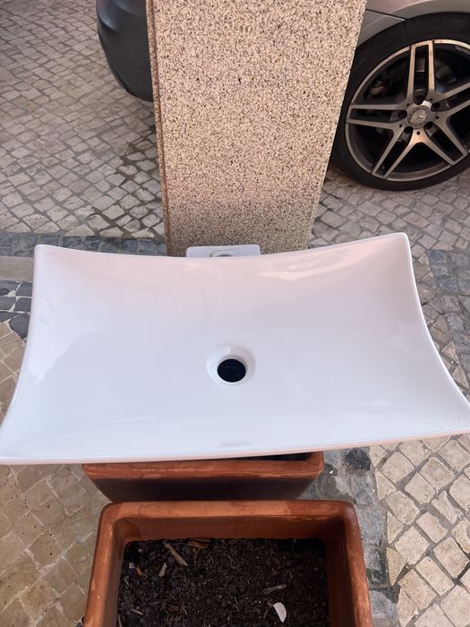 Vendo Lavatorio Curvo em Boa Condição