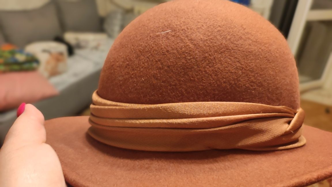 Elegancki  brązowy kapelusz z wełny firmy Rabionek
