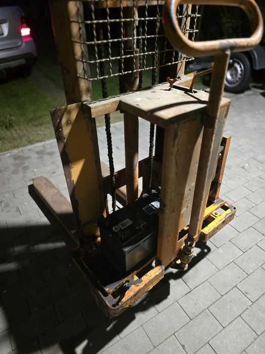 Paleciak akumulatorowy, podnośnik akumulatorowy