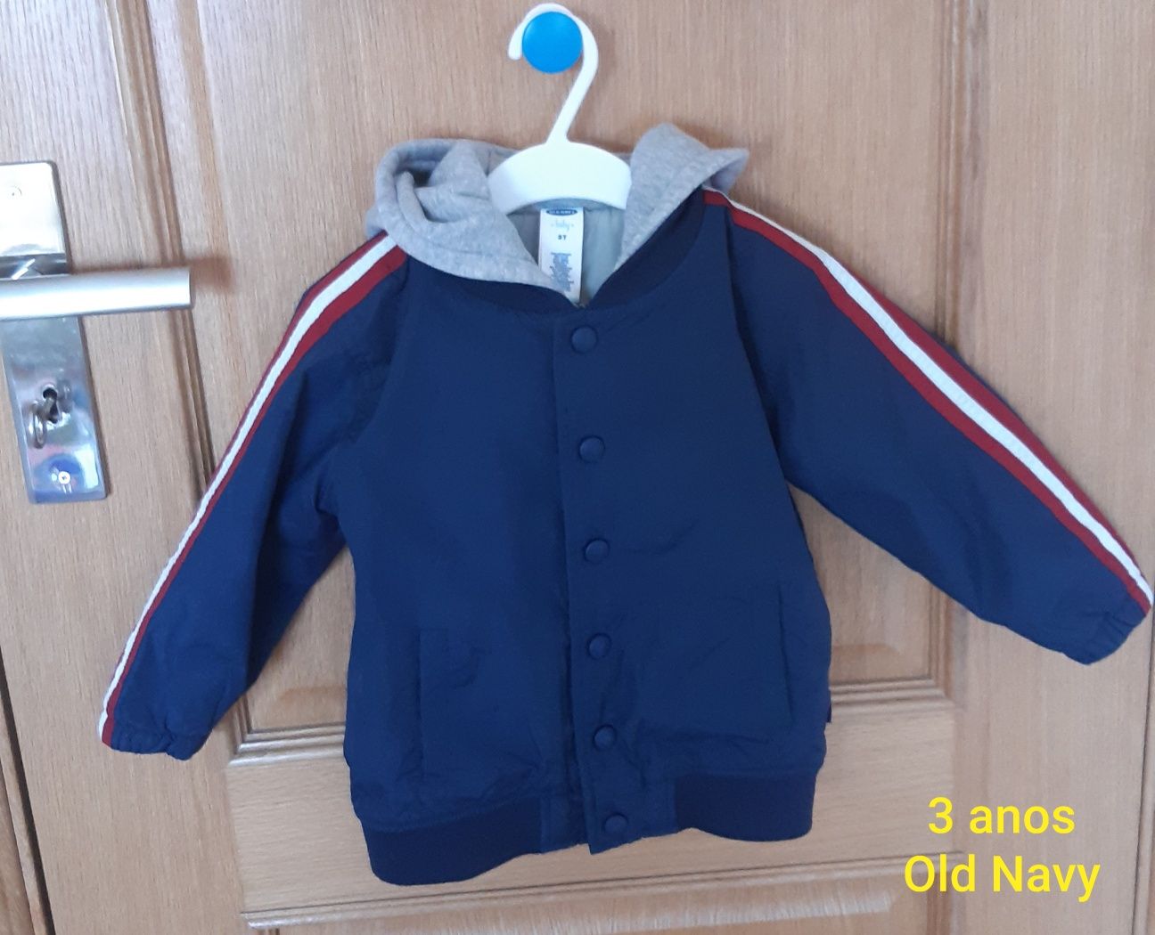 Casaco impermeável marca Old Navy - 3 anos - como Novo