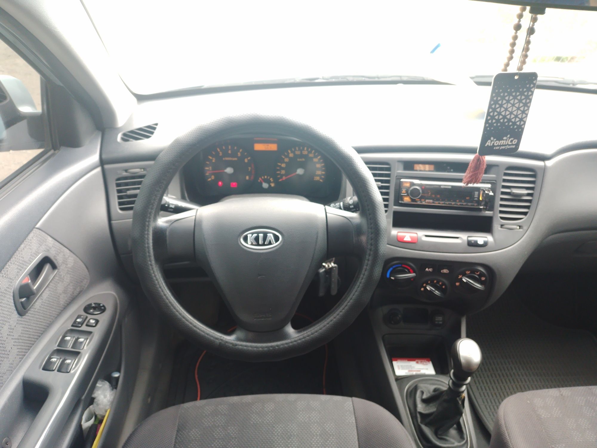 Без торга Продам KIA Rio в хорошем состоянии не крашена родной пробег