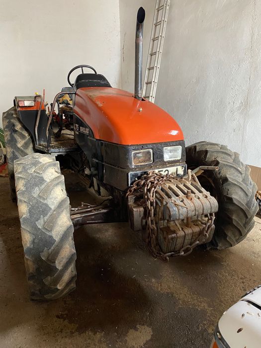 Trator agrícola, usado mas em bom estado