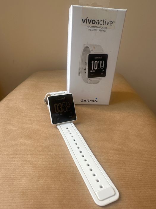 Garmin vívoactive (першого покоління) — фітнес-годинник з GPS
