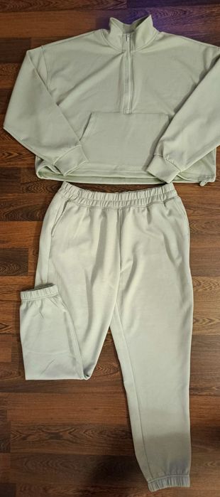 Продаю жіночий спортивний костюм оливковий весна, осінь.
