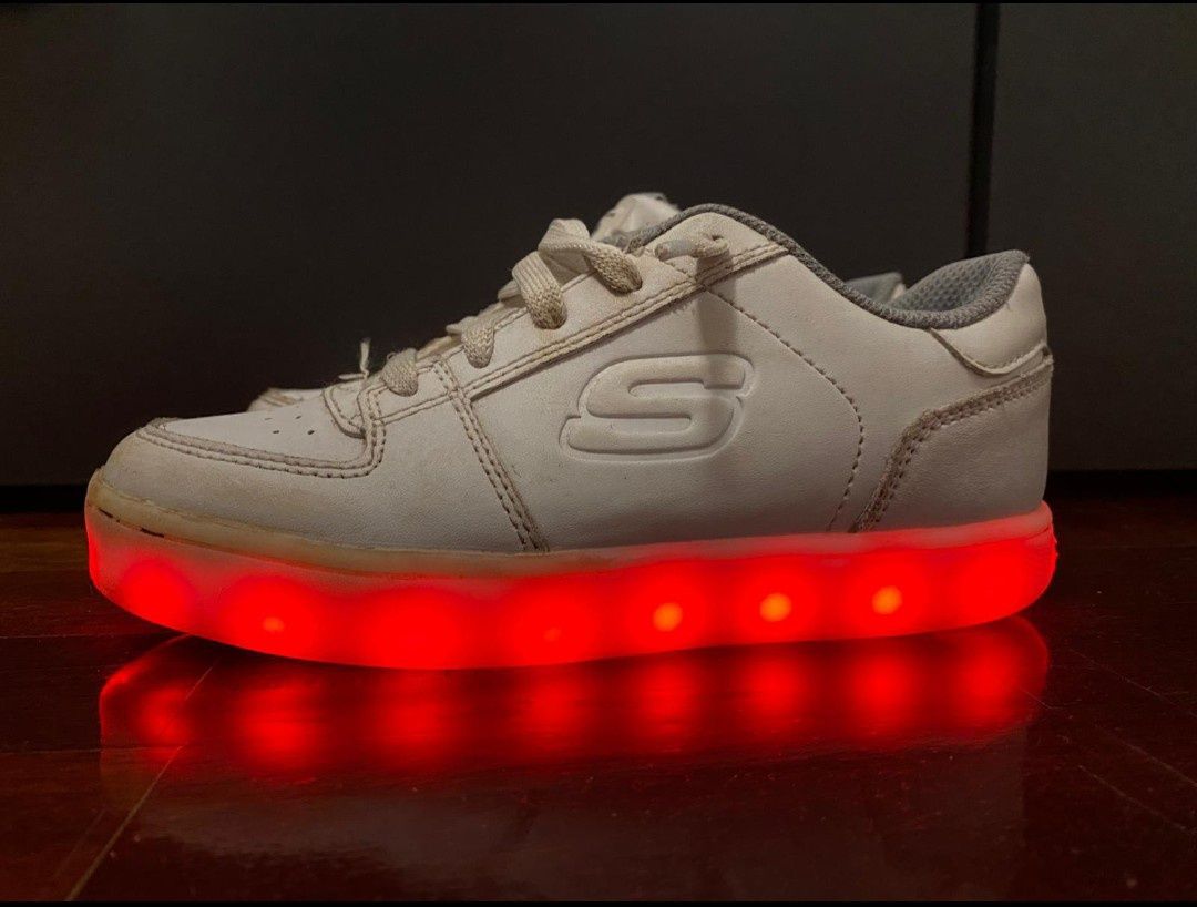 Skechers usados algumas vezes