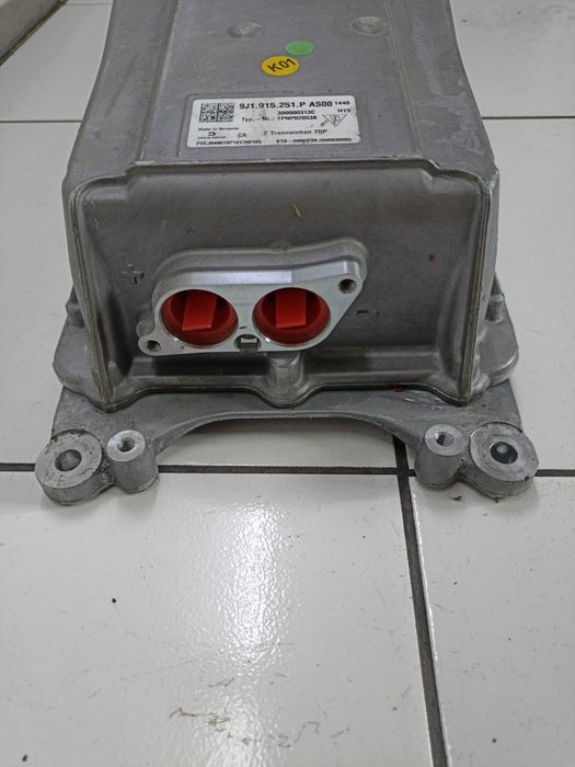 Izolator akumulatora baterii Porsche taycan 1