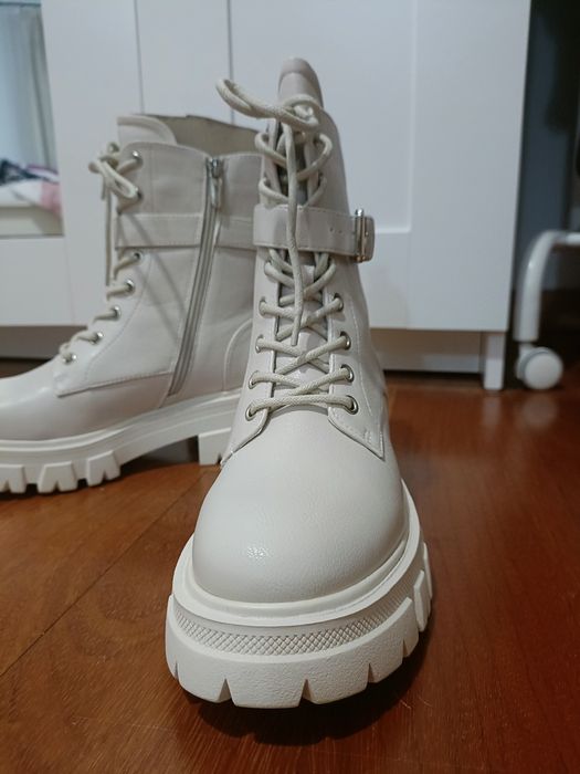 Botas novas, nunca usadas!