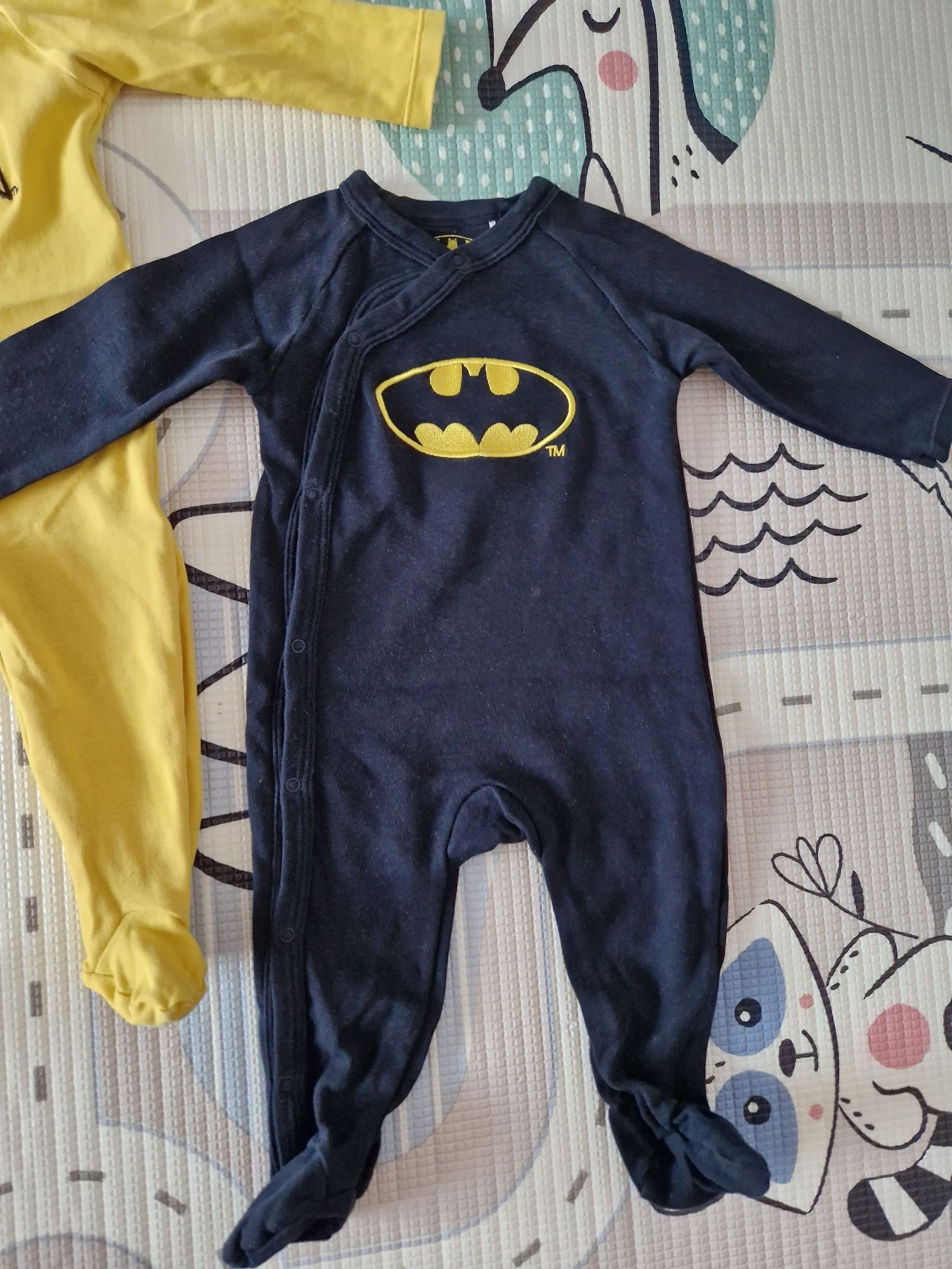 2 piżamki w rozmiarze 74, Batman