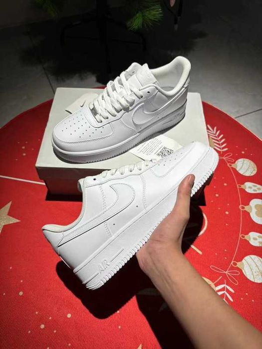 Białe buty Nike Air Force 1
