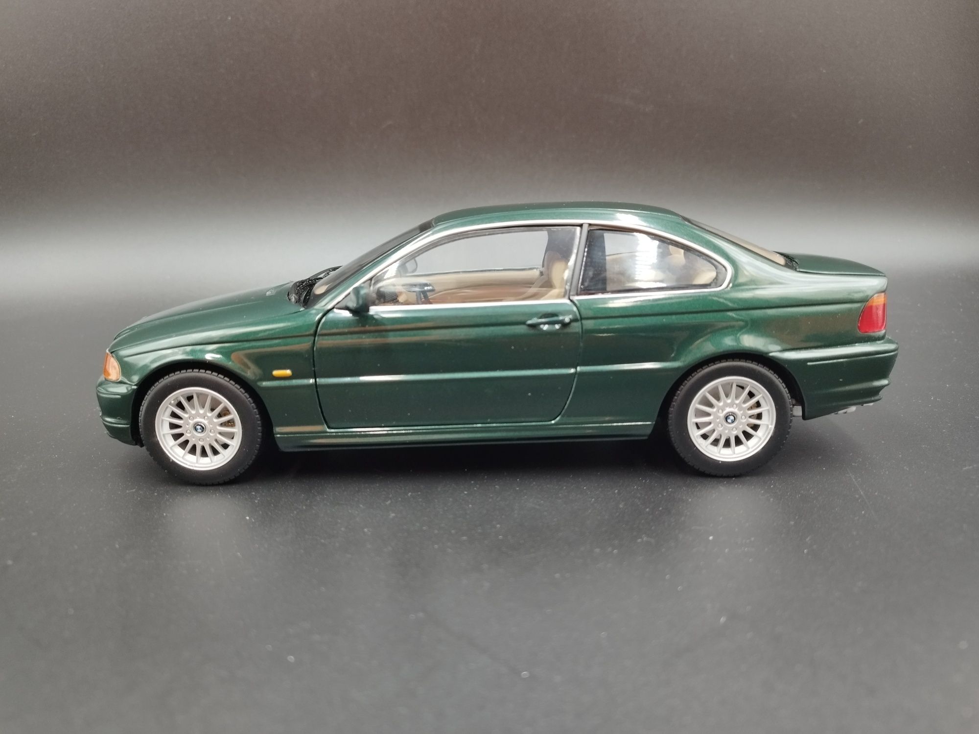 1:18 Kyosho BMW E46 328 Ci model