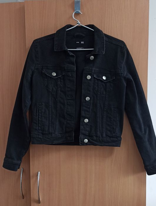 чорна джинсова куртка жіноча
