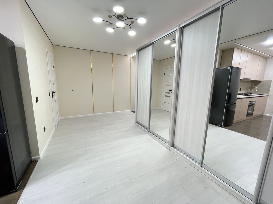 ОРЕНДА 2 кім з кухнею-студією вул. Сахарова