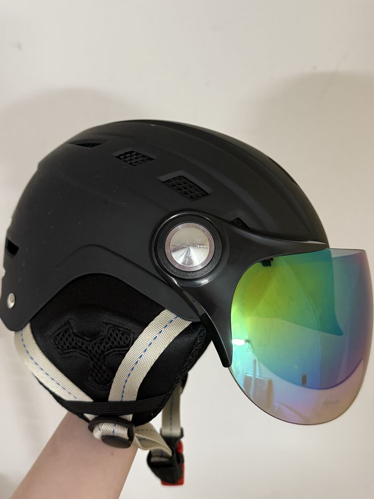 Kask narciarski/snowboardowy z wizjerem