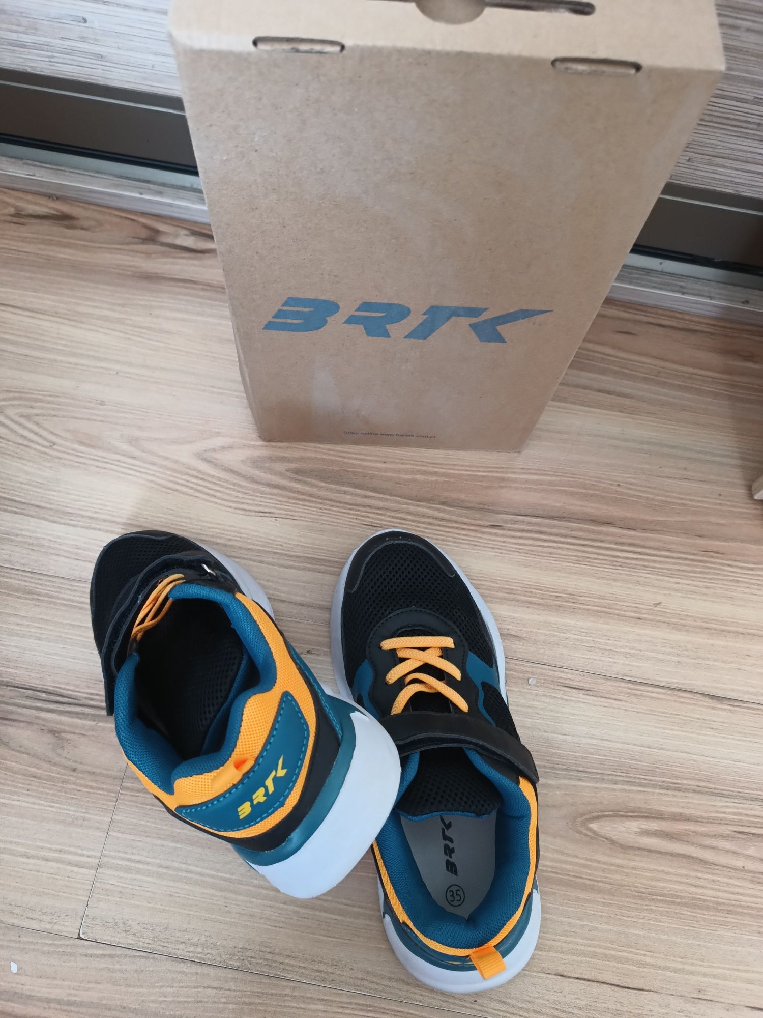 Buty sportowe firmy Bartek, rozmiar 35- jak nowe