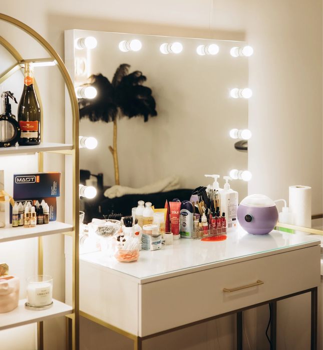 Оренда візажного столу