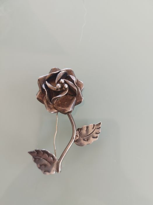 Lindo broche de prata Estado muito bom