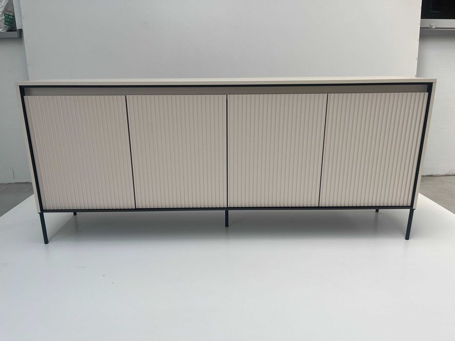 komoda do salonu z oświetleniem LED