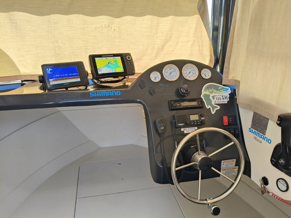 Vende se barco quicksilver 555 pilothouse, com mercury 115 de 2016