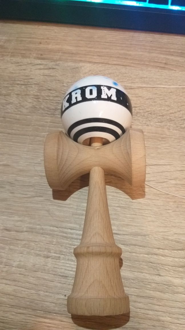 Kendama marki krom