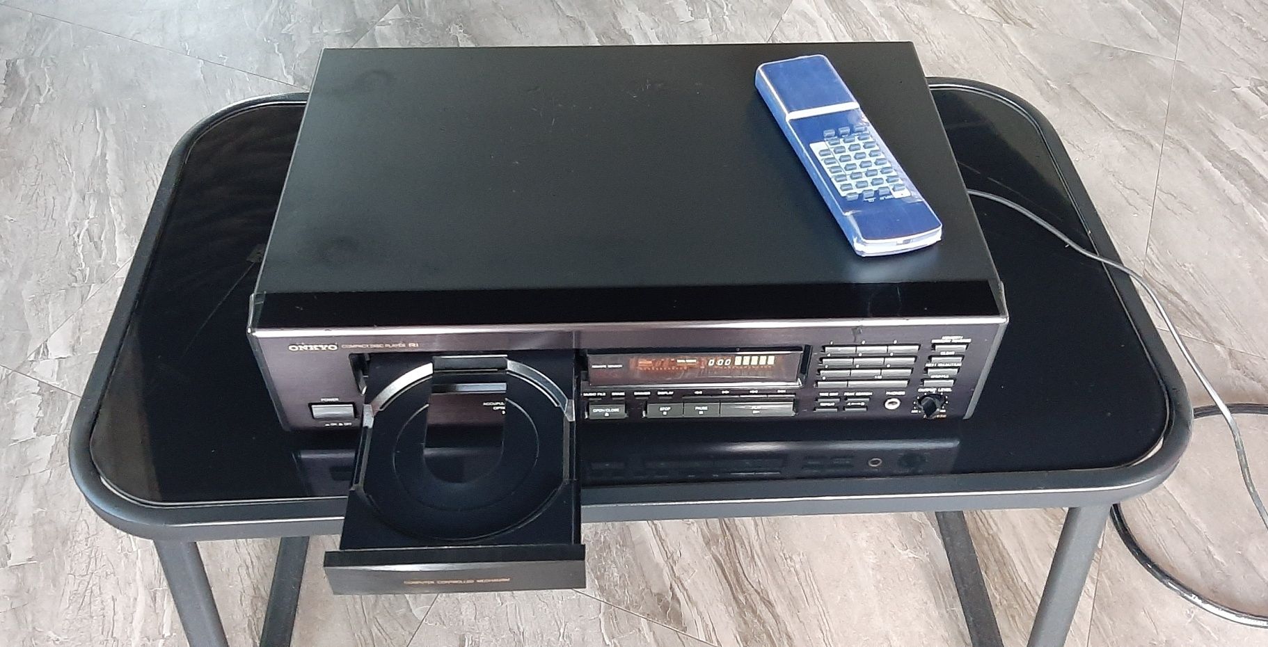 CD проигрыватель Onkyo DX 6930