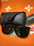Ray-Ban Wayfarer Sunglasses Black/Green (RB2140)