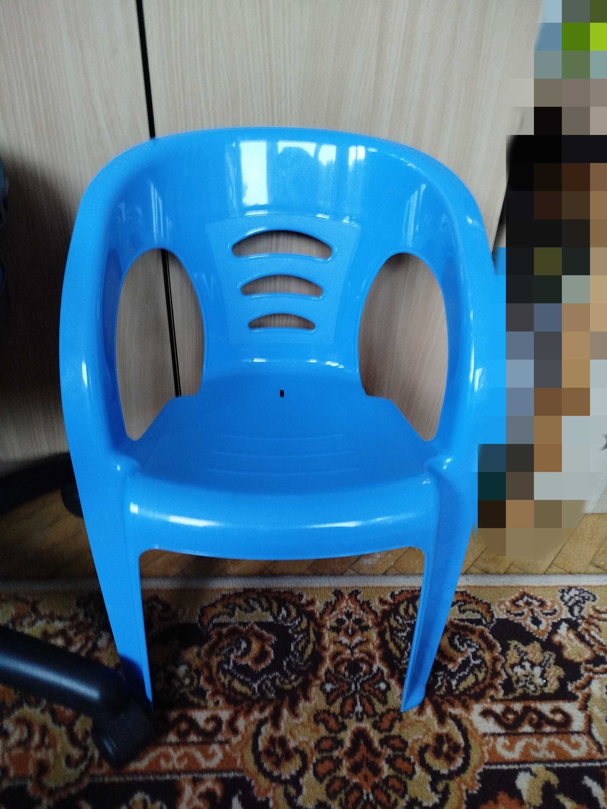 Sprzedam dziecięce krzesełko plastikowe – kolor niebieski