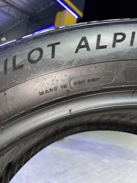 Резина зимняя 235 55 R19 Michelin