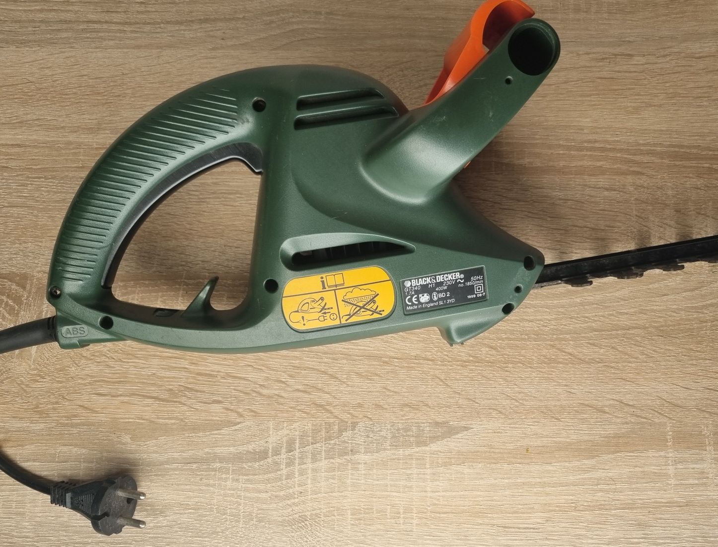 Black&Decker GT340 elektryczne nożyce do żywopłotu 400W , ostrze 40cm