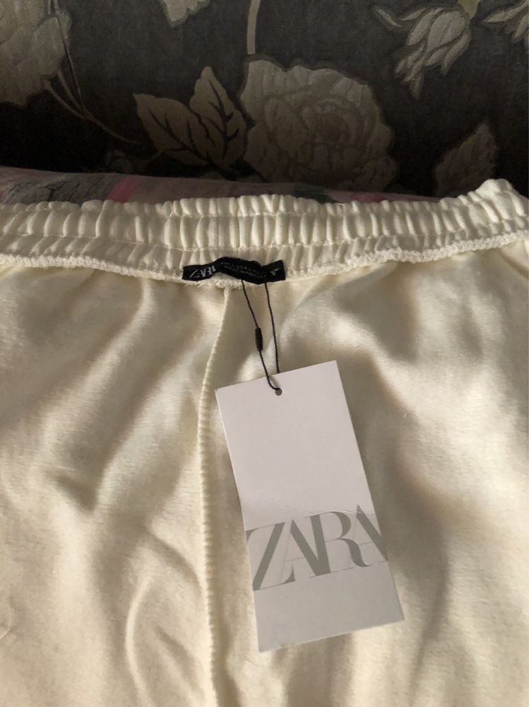 Zara.Модные красивые джоггеры!