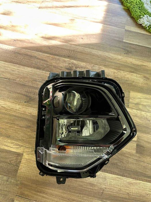 Фара права Hyundai Santa Fe 4 (2018-2020)