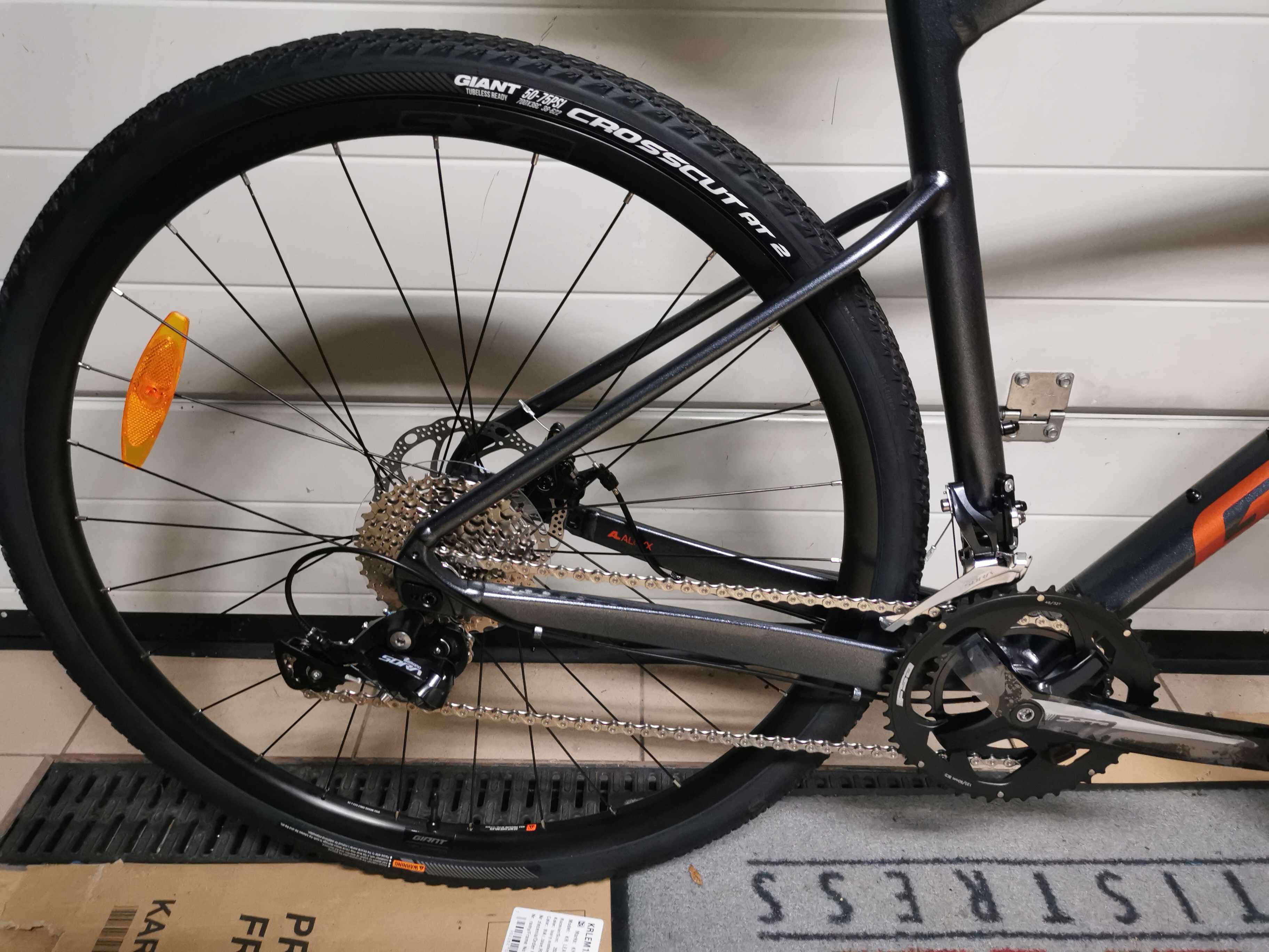 Rower gravel Giant Revolt 2  rozm M, L, XL