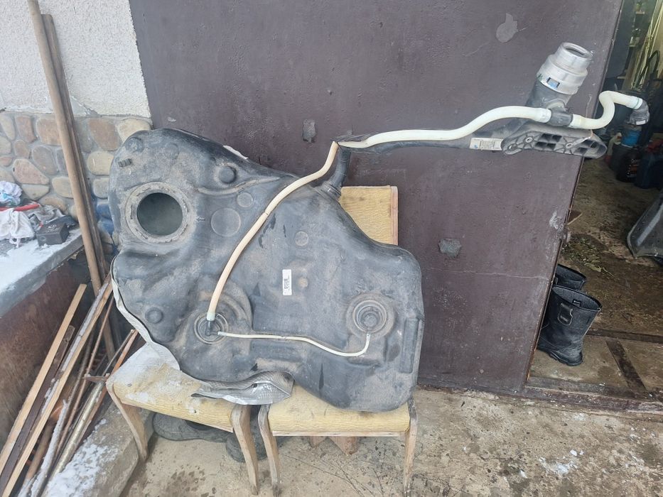 Продам паливний бак з насосом Vw Passat B8 США 1.8 бензин