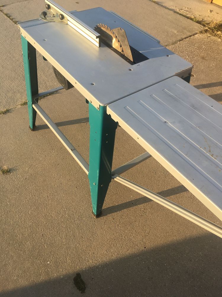Krajzega cyrkularka Makita 2712