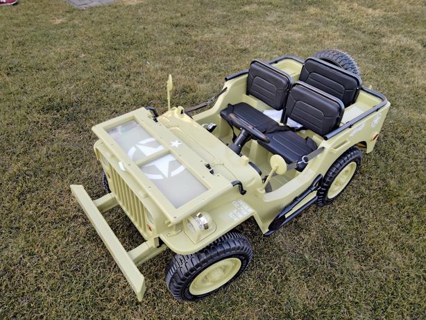 Jeep na akumulator wojskowy OGROMNY