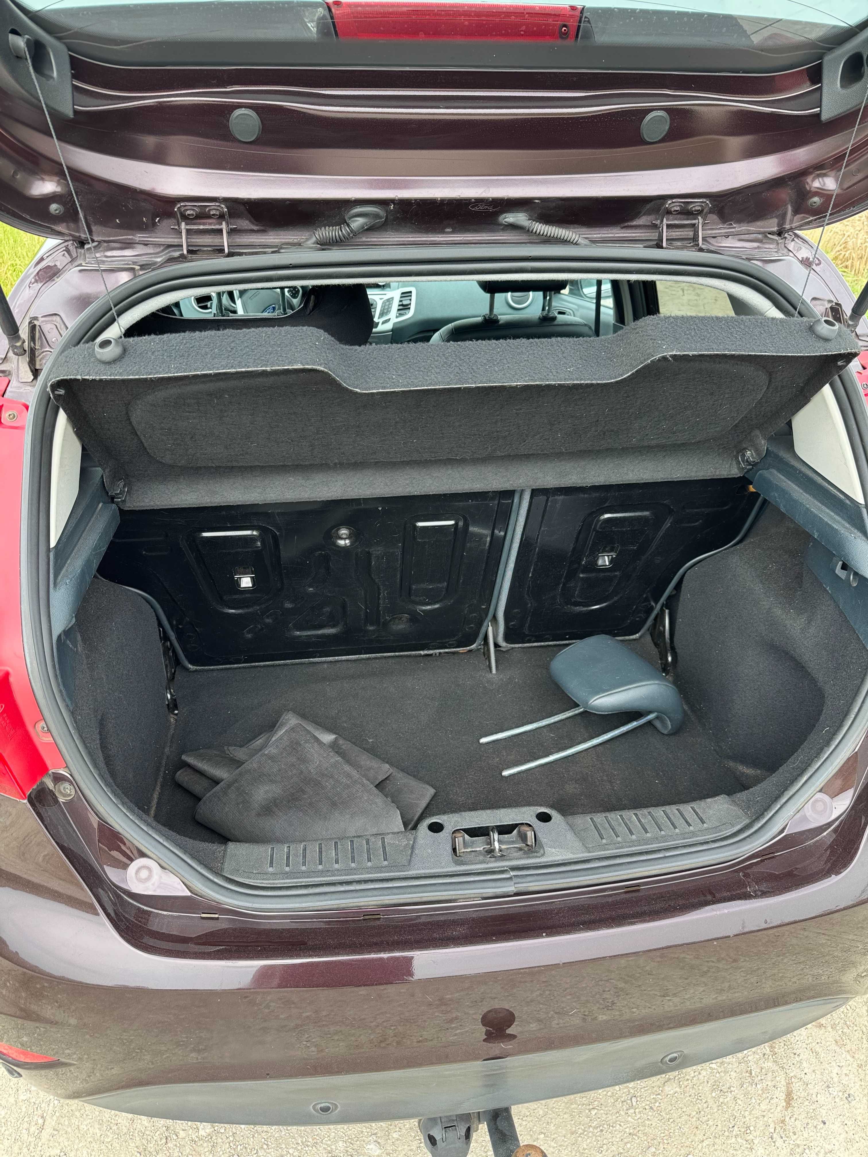 Samochód Ford Fiesta Mk 7 bogata wersja Ghia