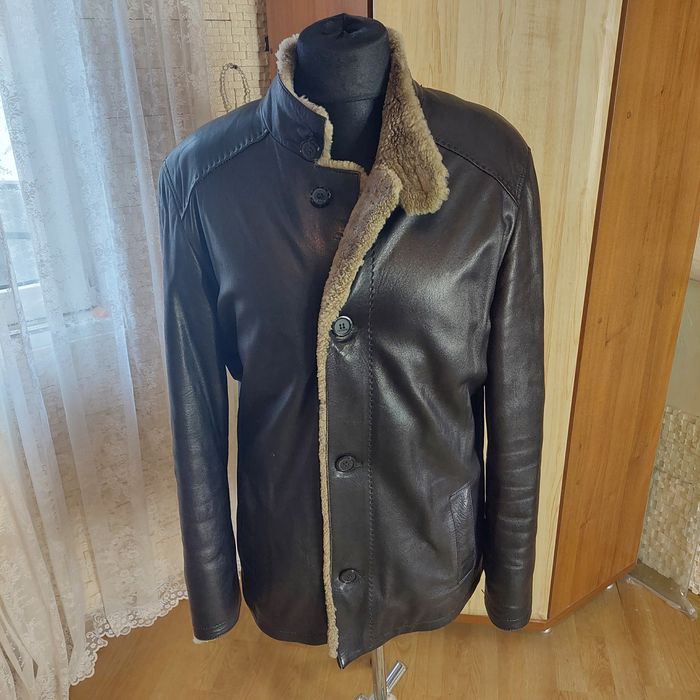 Чоловіча шкіряна куртка з натуральним хутром.